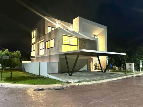 Casa lujosa en venta en Via Cumbres