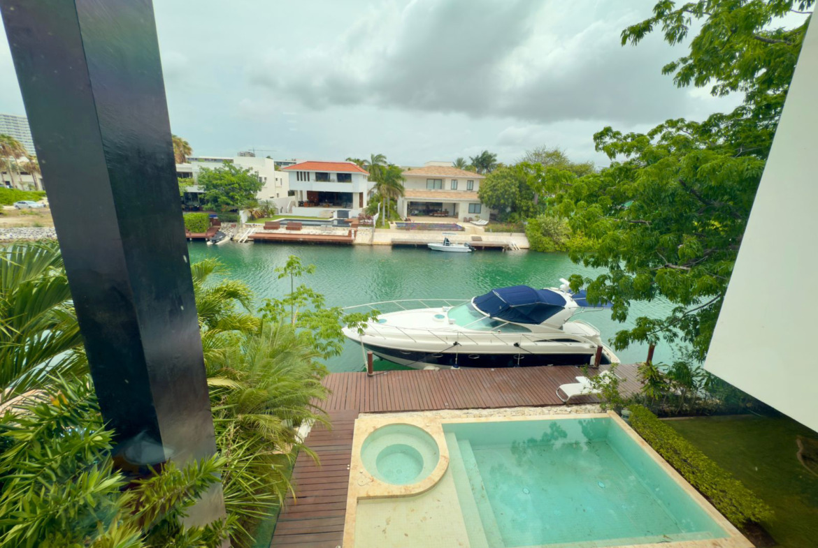 Casa de Lujo Frente al Canal Puerto Cancún