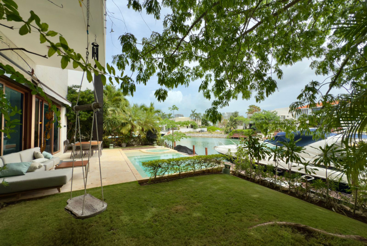 Casa de Lujo Frente al Canal Puerto Cancún