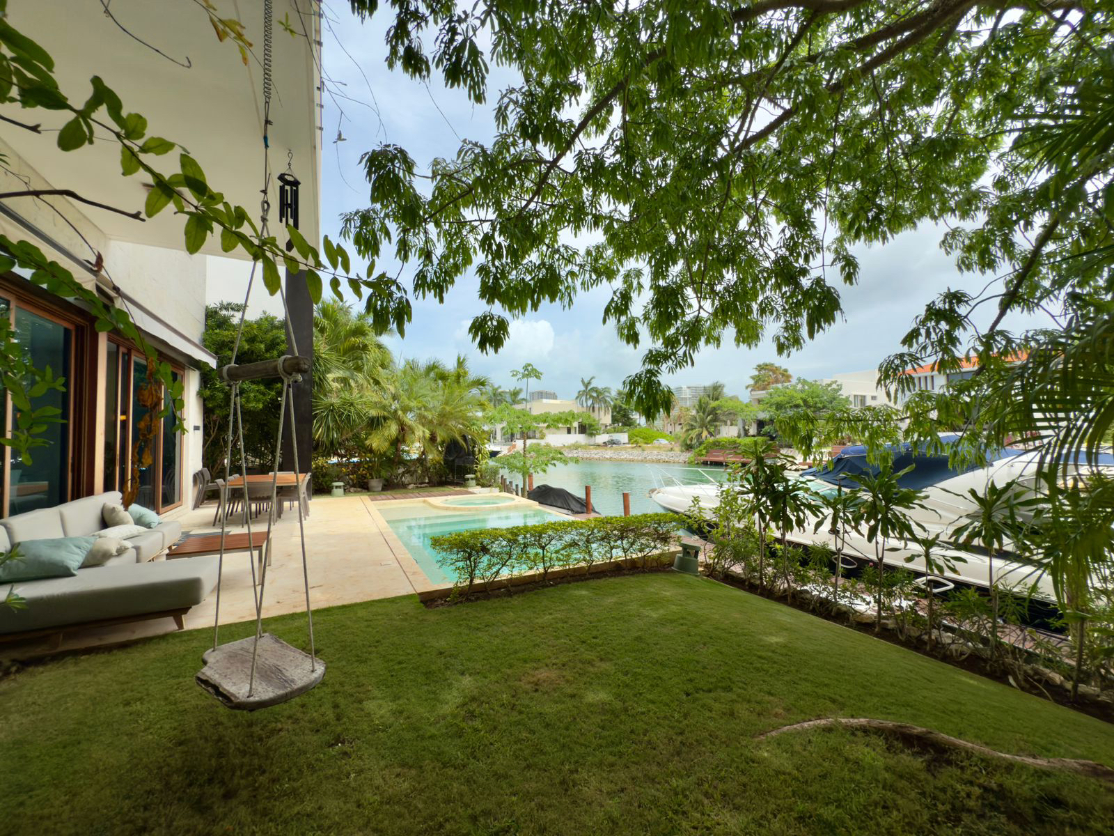 Casa de Lujo Frente al Canal Puerto Cancún