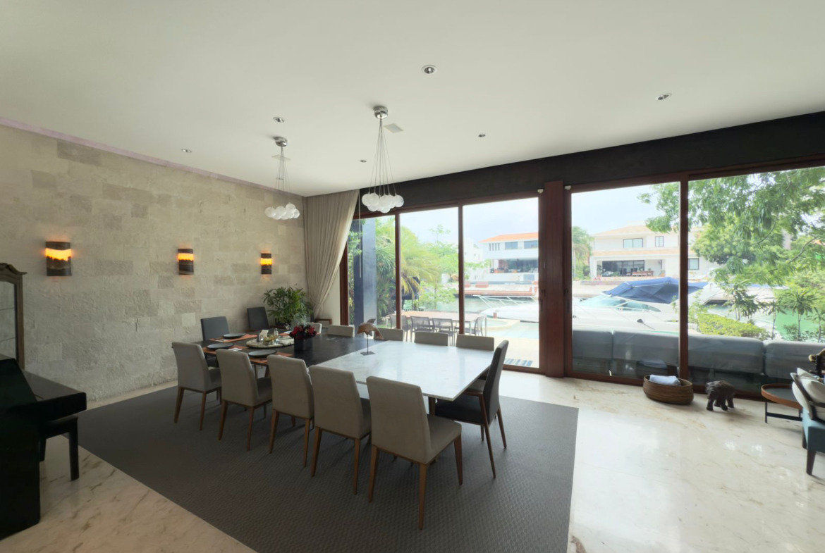 Casa de Lujo Frente al Canal Puerto Cancún