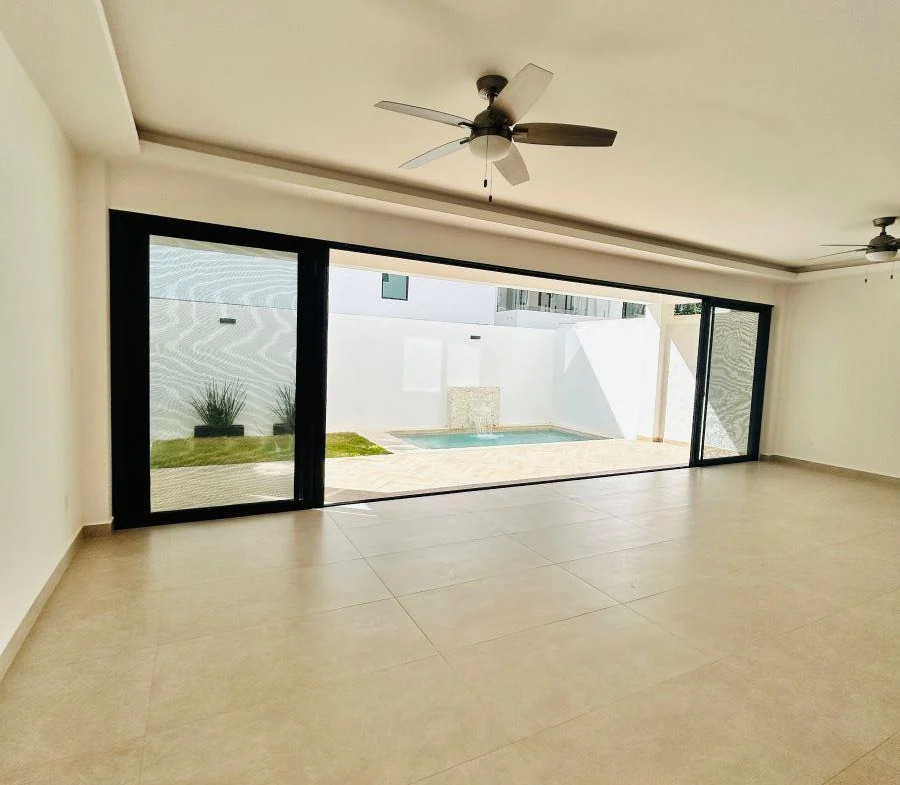 Casa nueva en Via Cumbres