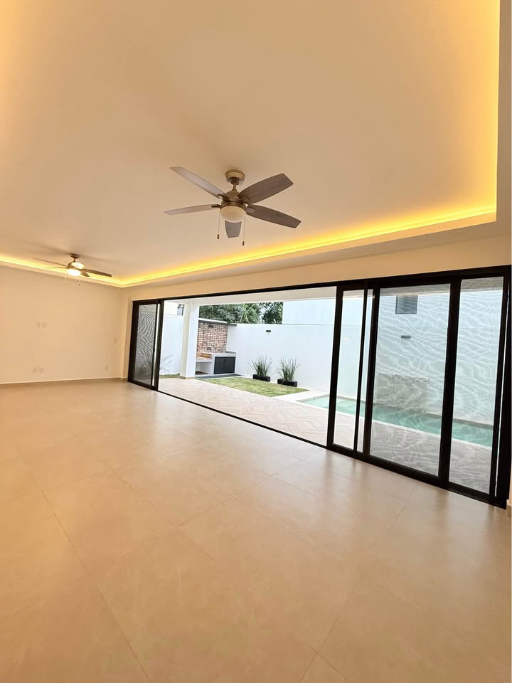 Casa nueva en Via Cumbres