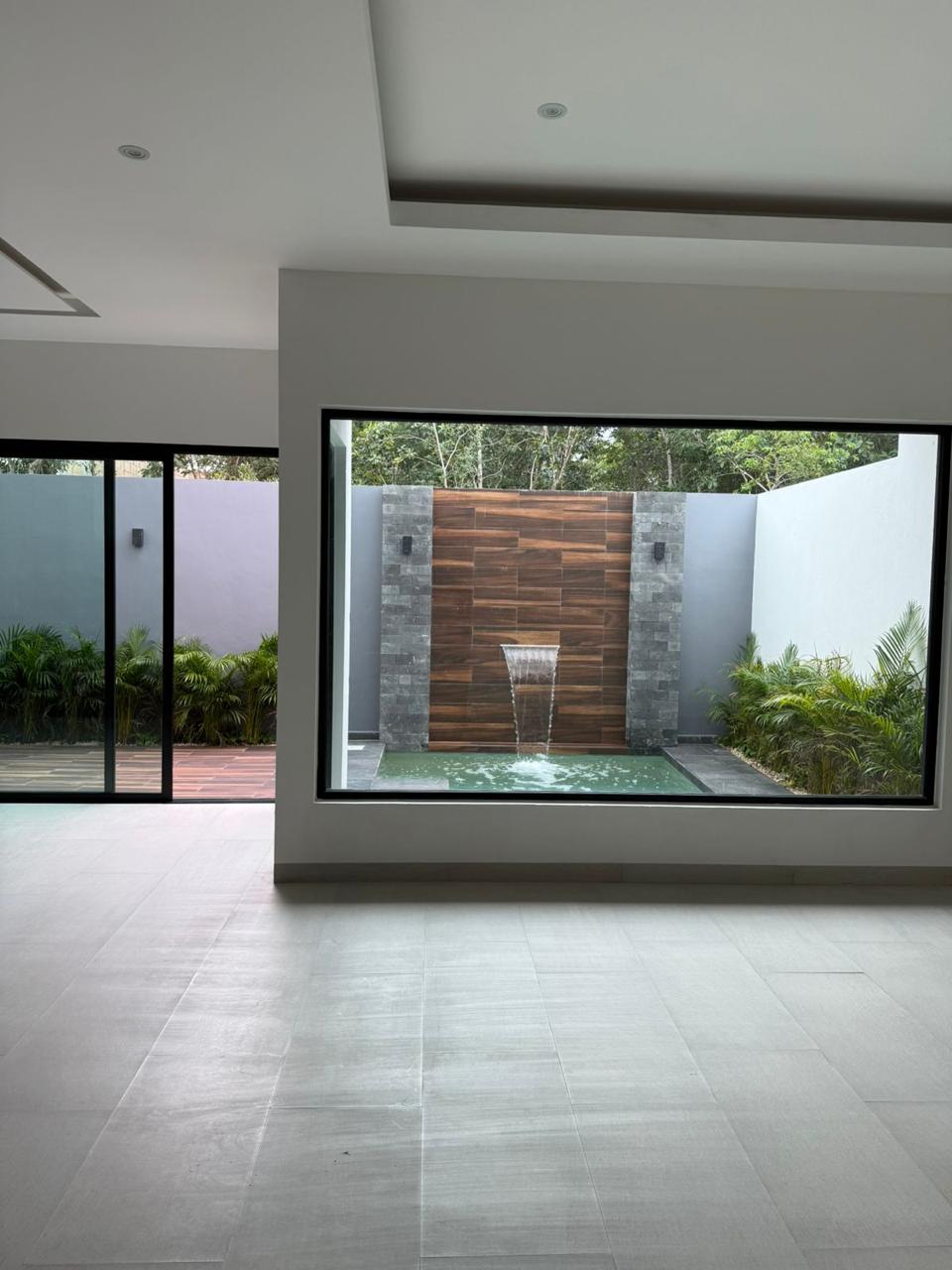 Casa en Vía Cumbres Cancún con alberca y 4 recámaras en Brisa 9. En venta o renta en zona premium de alta plusvalía.