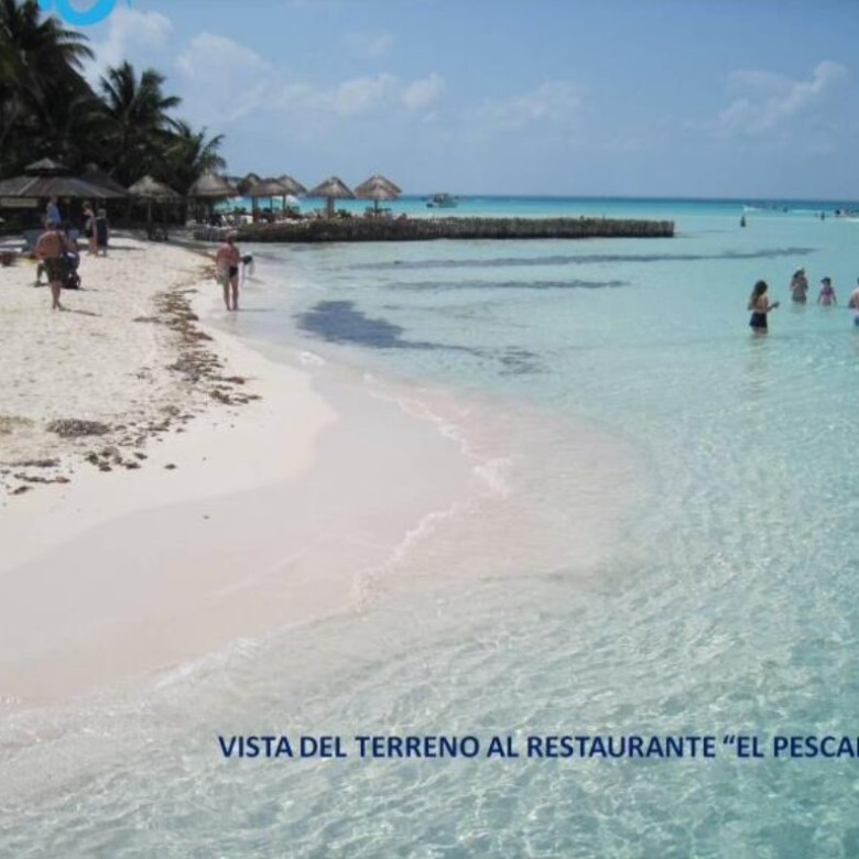 Terreno hotelero en Isla Mujeres frente de playa con 24,000 m² y alta densidad para desarrollo turístico.