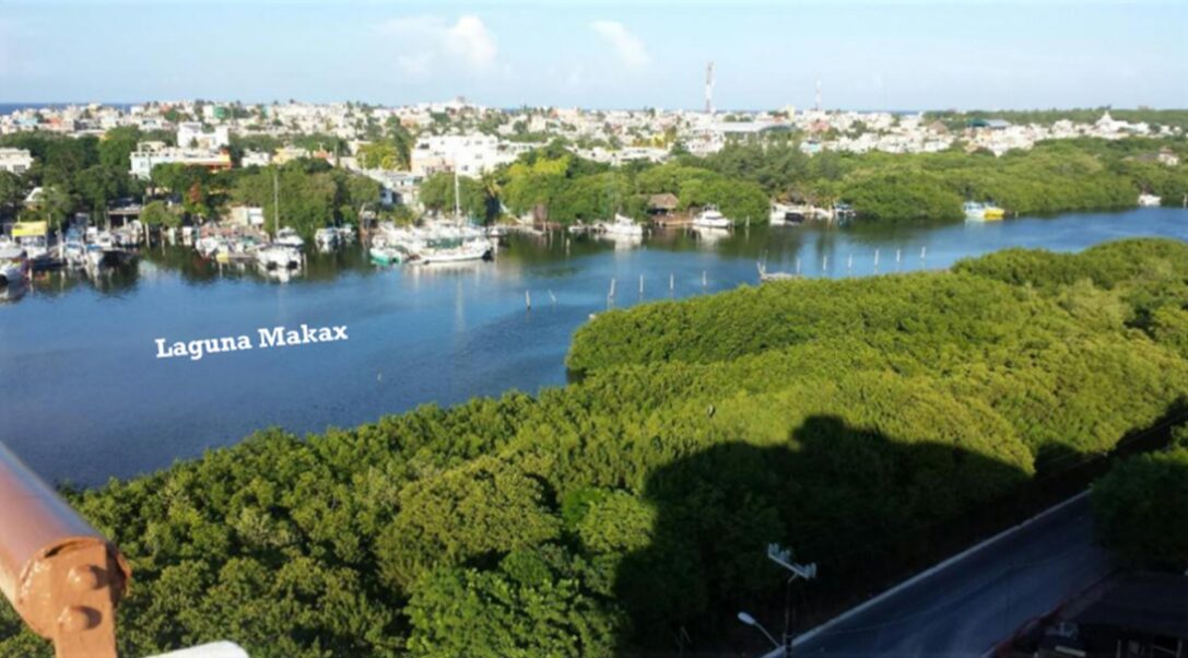 Terreno hotelero en Isla Mujeres frente de playa con 24,000 m² y alta densidad para desarrollo turístico.