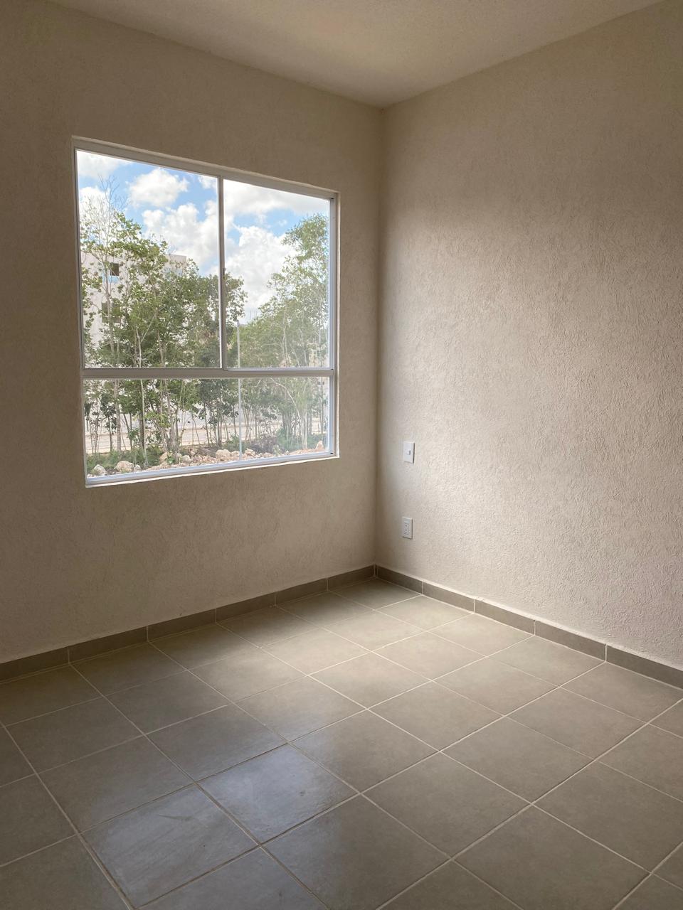 Departamento en venta en Cancún en Residencial Turquesa. 2 recámaras, seguridad 24 horas y amenidades cerca del Hospital General.