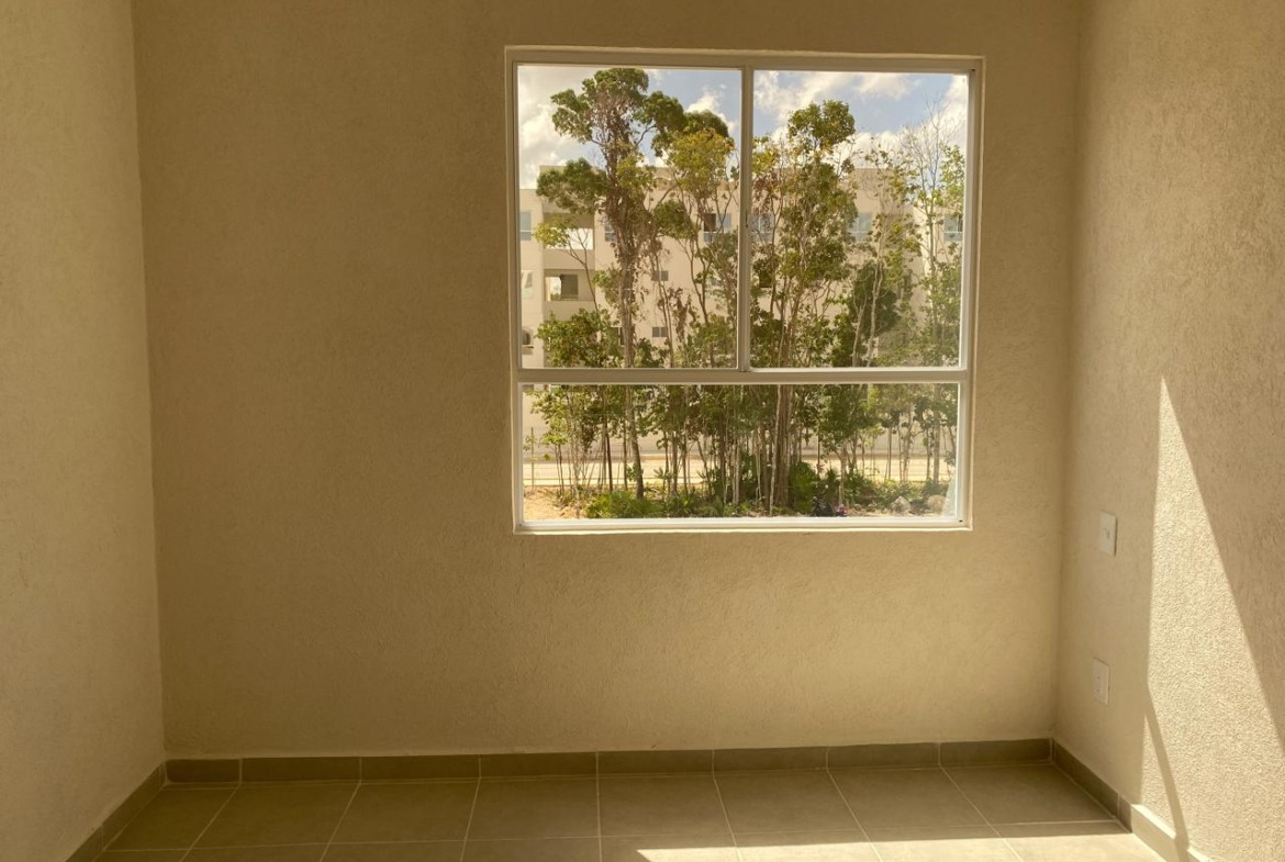 Departamento en venta en Cancún en Residencial Turquesa. 2 recámaras, seguridad 24 horas y amenidades cerca del Hospital General.