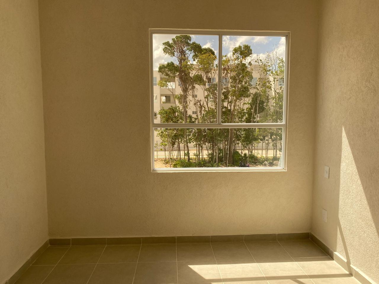 Departamento en venta en Cancún en Residencial Turquesa. 2 recámaras, seguridad 24 horas y amenidades cerca del Hospital General.