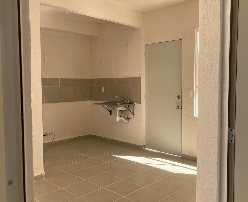 Departamento en venta en Cancún en Residencial Turquesa. 2 recámaras, seguridad 24 horas y amenidades cerca del Hospital General.
