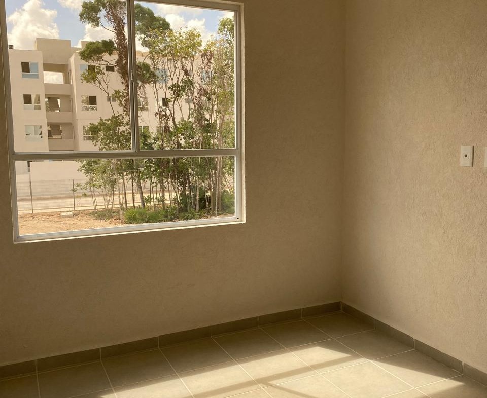Departamento en venta en Cancún en Residencial Turquesa. 2 recámaras, seguridad 24 horas y amenidades cerca del Hospital General.