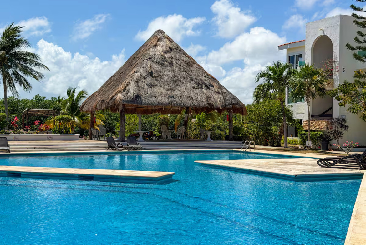 Departamento en venta en Condominios Playa Linda Cancún con alberca y seguridad 24 horas