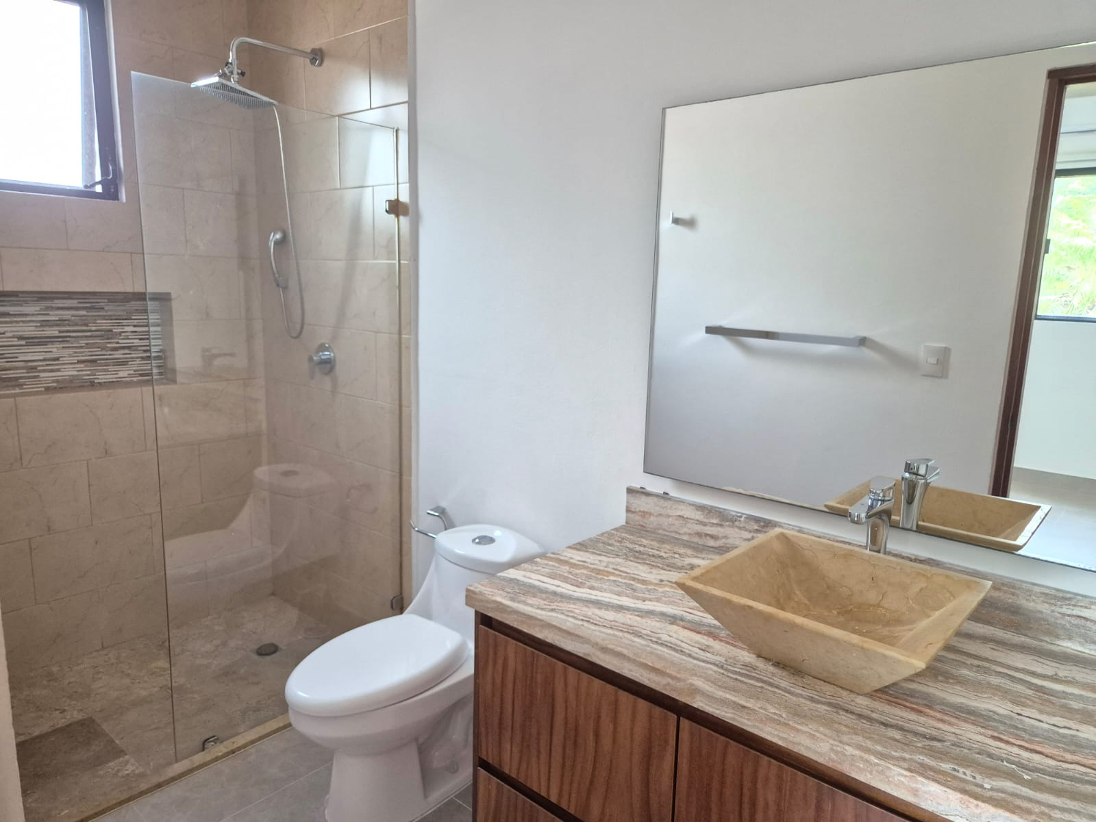 Casa en renta en Lagos del Sol Cancún con alberca privada, jardín y 4 recámaras.