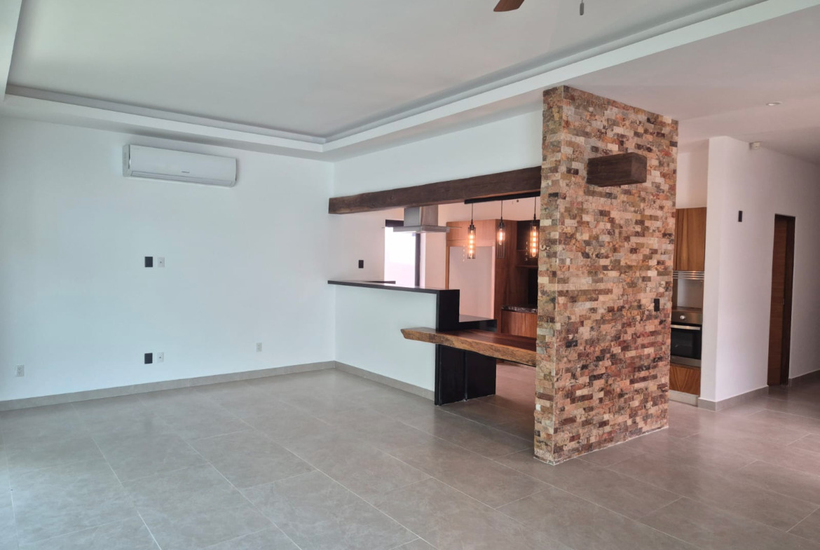 Casa en renta en Lagos del Sol Cancún con alberca privada, jardín y 4 recámaras.