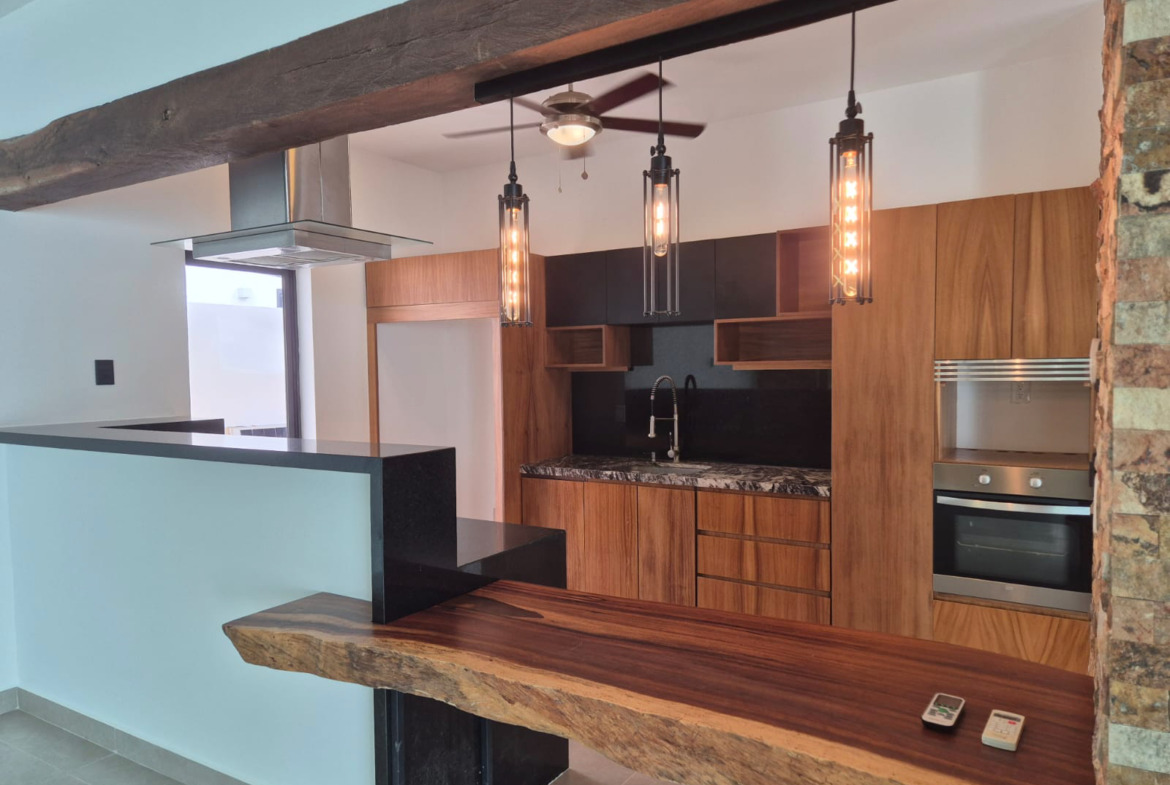 Casa en renta en Lagos del Sol Cancún con alberca privada, jardín y 4 recámaras.