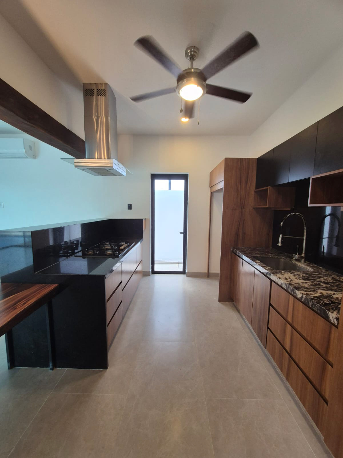 Casa en renta en Lagos del Sol Cancún con alberca privada, jardín y 4 recámaras.