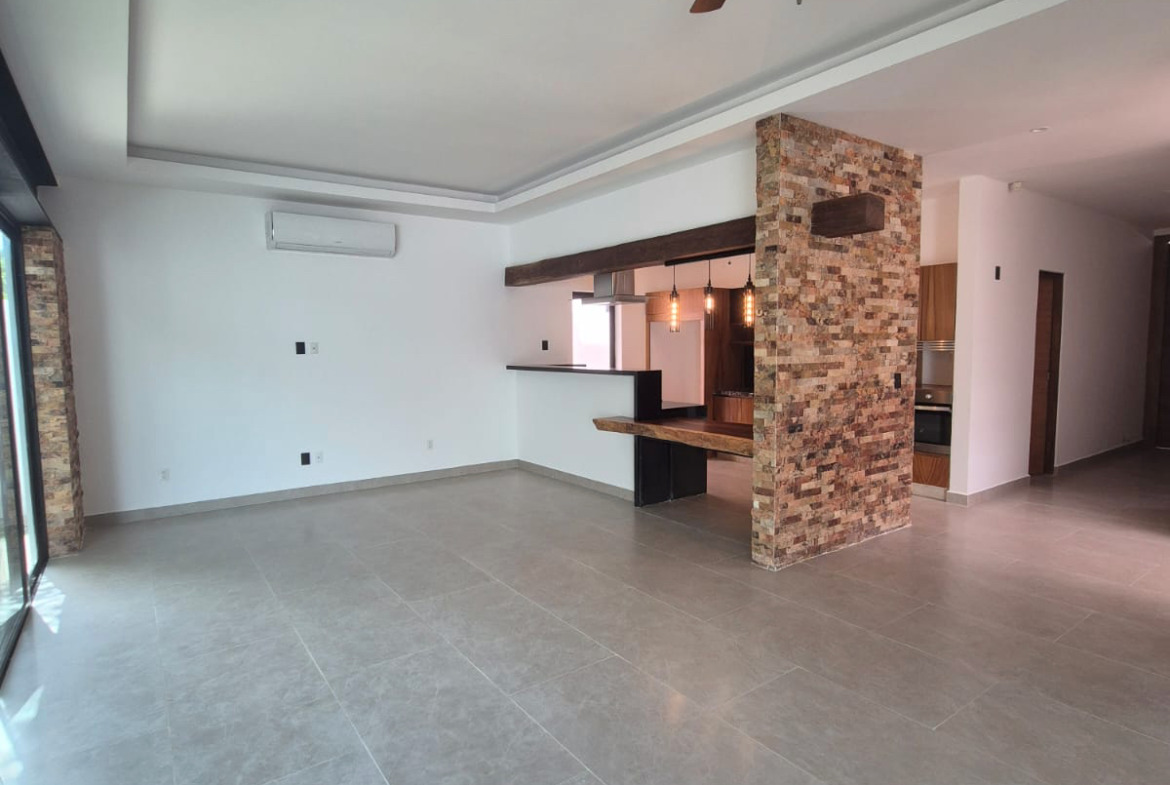 Casa en renta en Lagos del Sol Cancún con alberca privada, jardín y 4 recámaras.