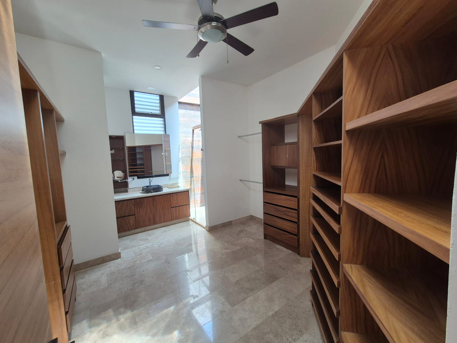 Casa en renta en Lagos del Sol Cancún con alberca privada, jardín y 4 recámaras.