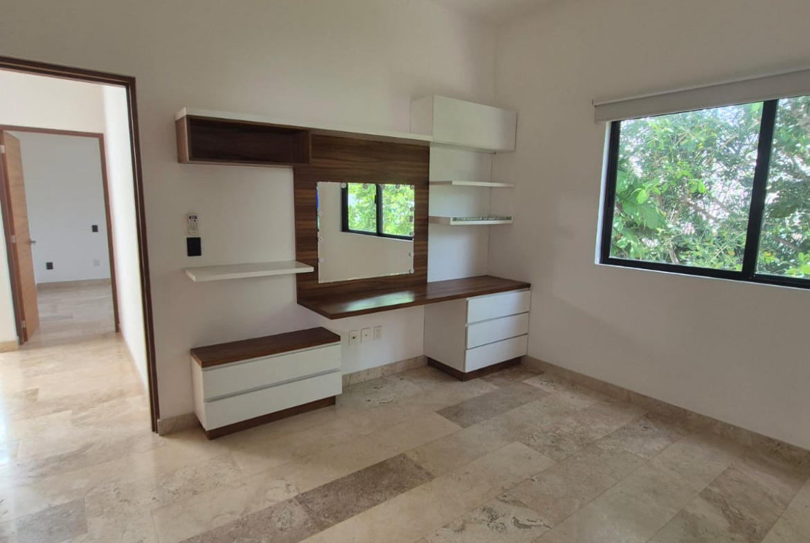 Casa en renta en Lagos del Sol Cancún con alberca privada, jardín y 4 recámaras.