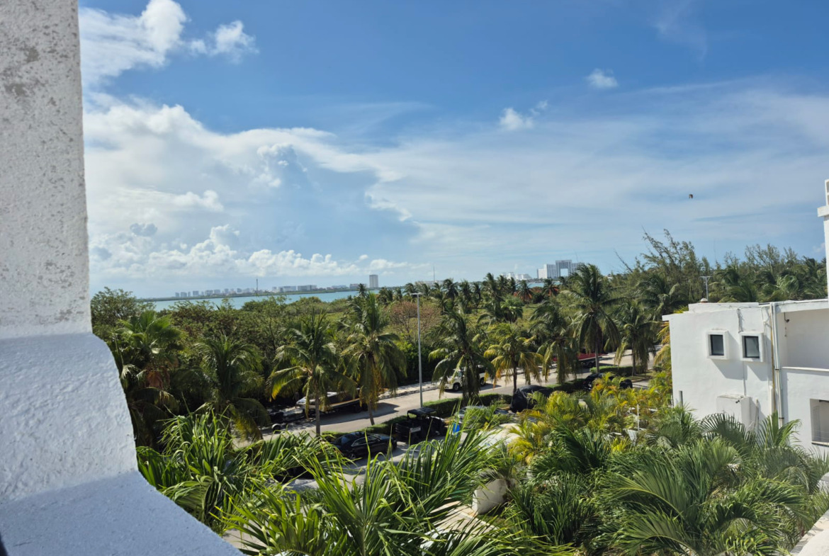 Penthouse en venta en Pok Ta Pok Cancún con vista panorámica a la Laguna Nichupté.