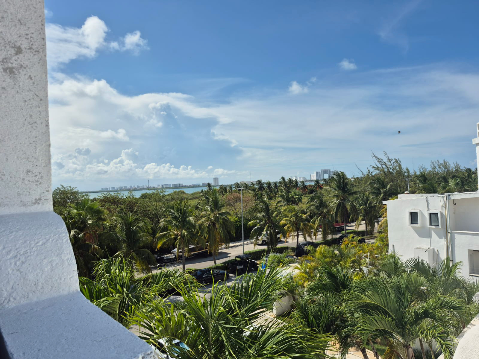 Penthouse en venta en Pok Ta Pok Cancún con vista panorámica a la Laguna Nichupté.