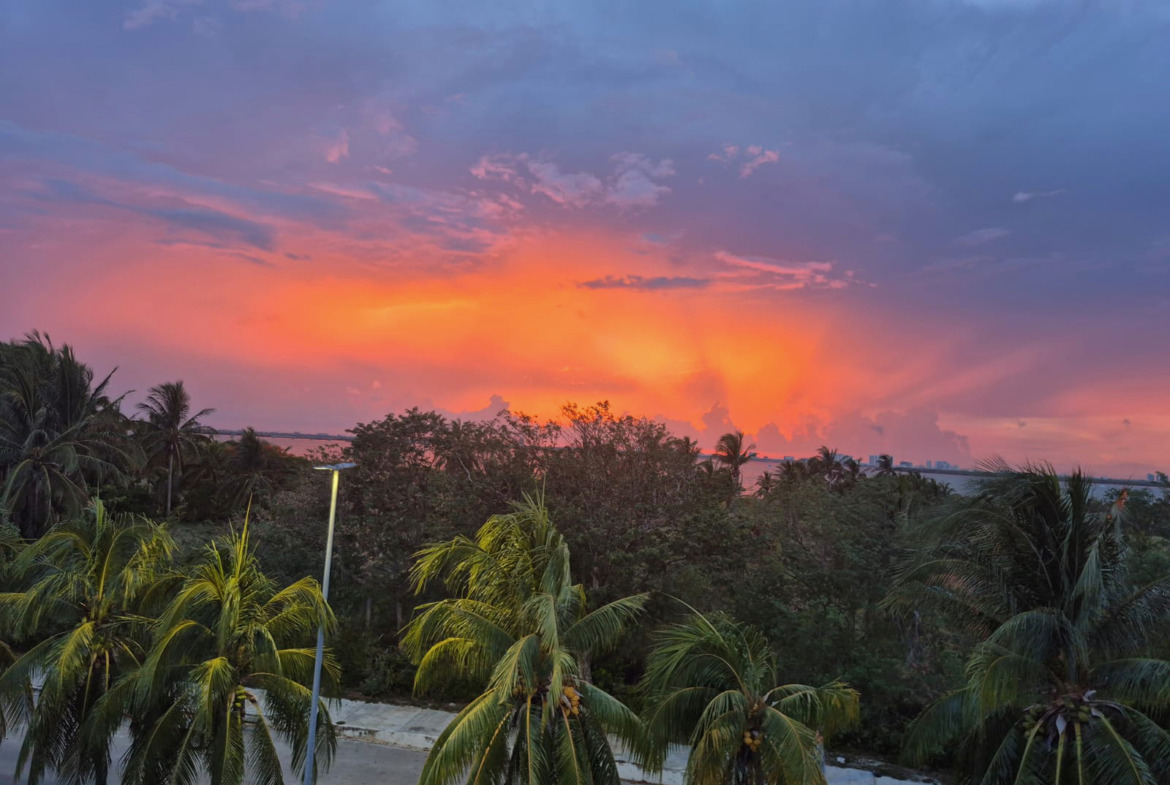 Penthouse en venta en Pok Ta Pok Cancún con vista panorámica a la Laguna Nichupté.