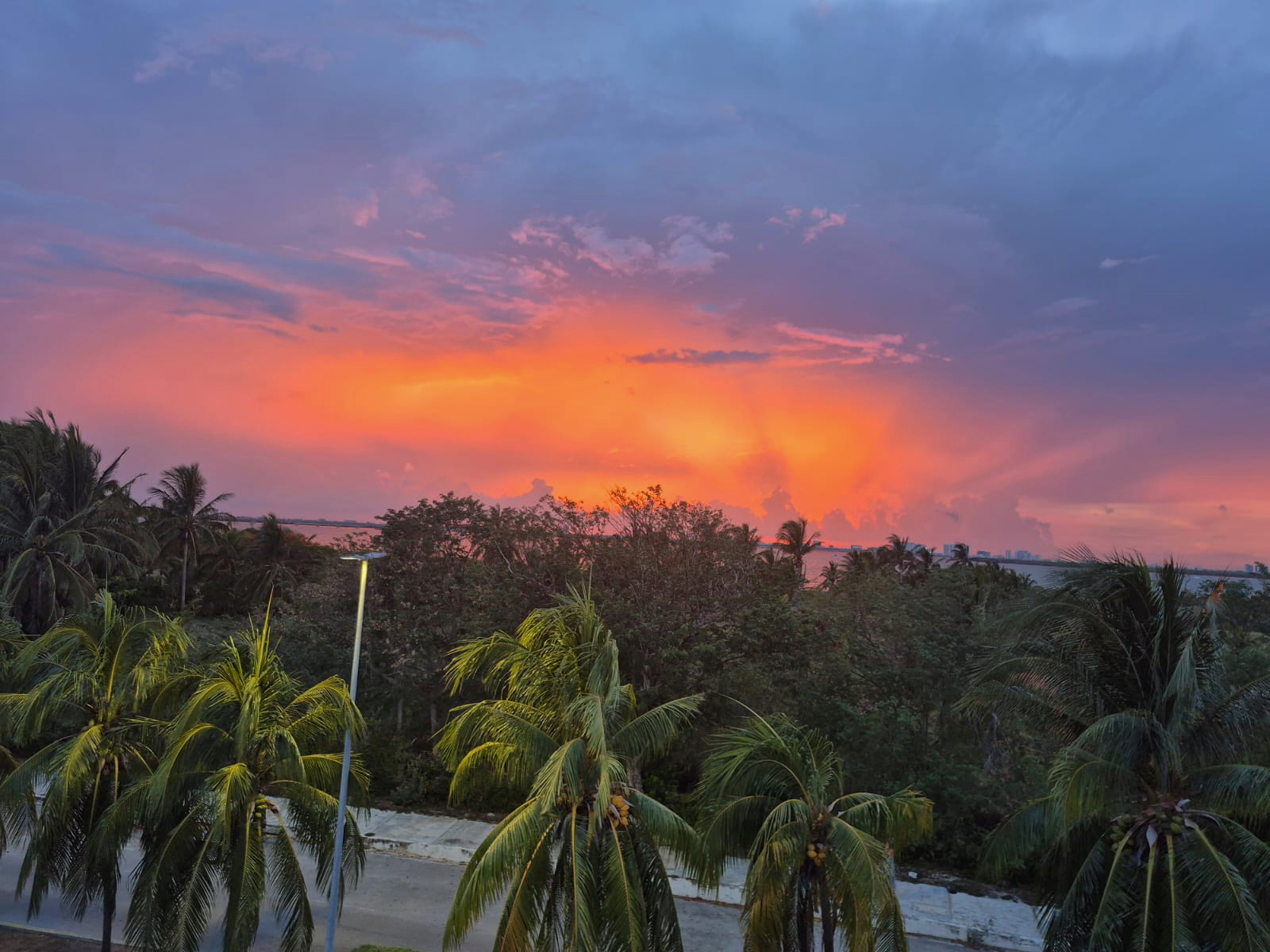 Penthouse en venta en Pok Ta Pok Cancún con vista panorámica a la Laguna Nichupté.