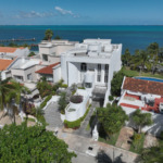 Villa de lujo frente al mar en Privada Albatros Zona Hotelera Cancún con acceso directo a la playa y vistas al Mar Caribe