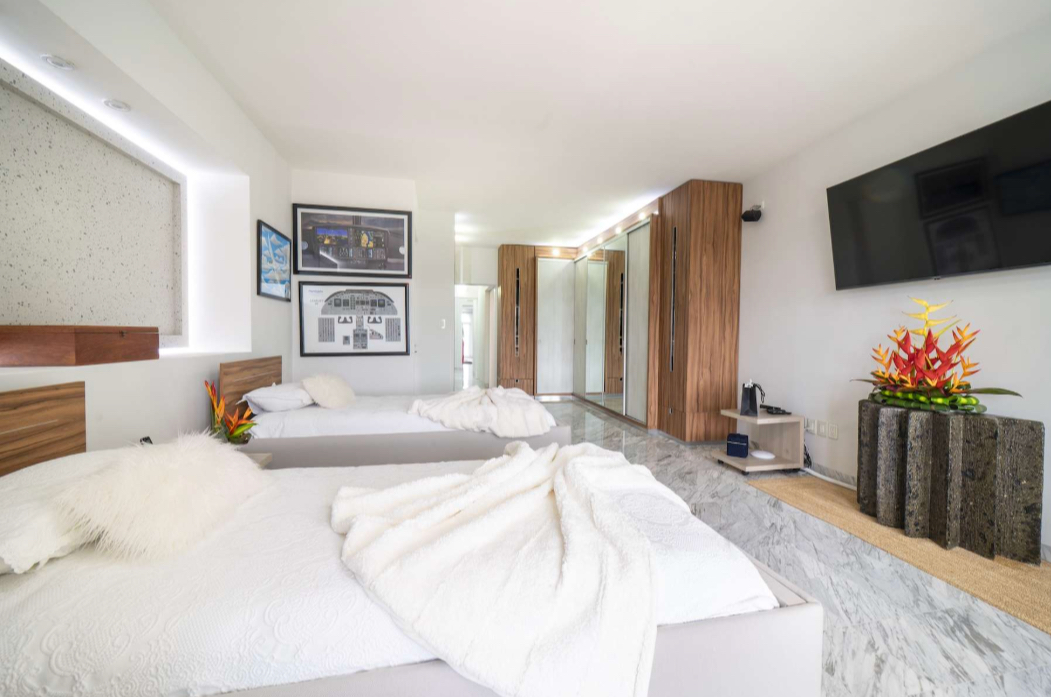 Villa de lujo frente al mar en Privada Albatros Zona Hotelera Cancún con acceso directo a la playa y vistas al Mar Caribe